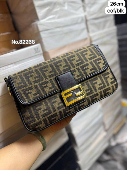 💗 Fendi Baguette
1️⃣ First quality +box🎁 
Size : 26 *15 cm
90 dhs✅
with box 🎁

Zain115
♥️♥️♥️