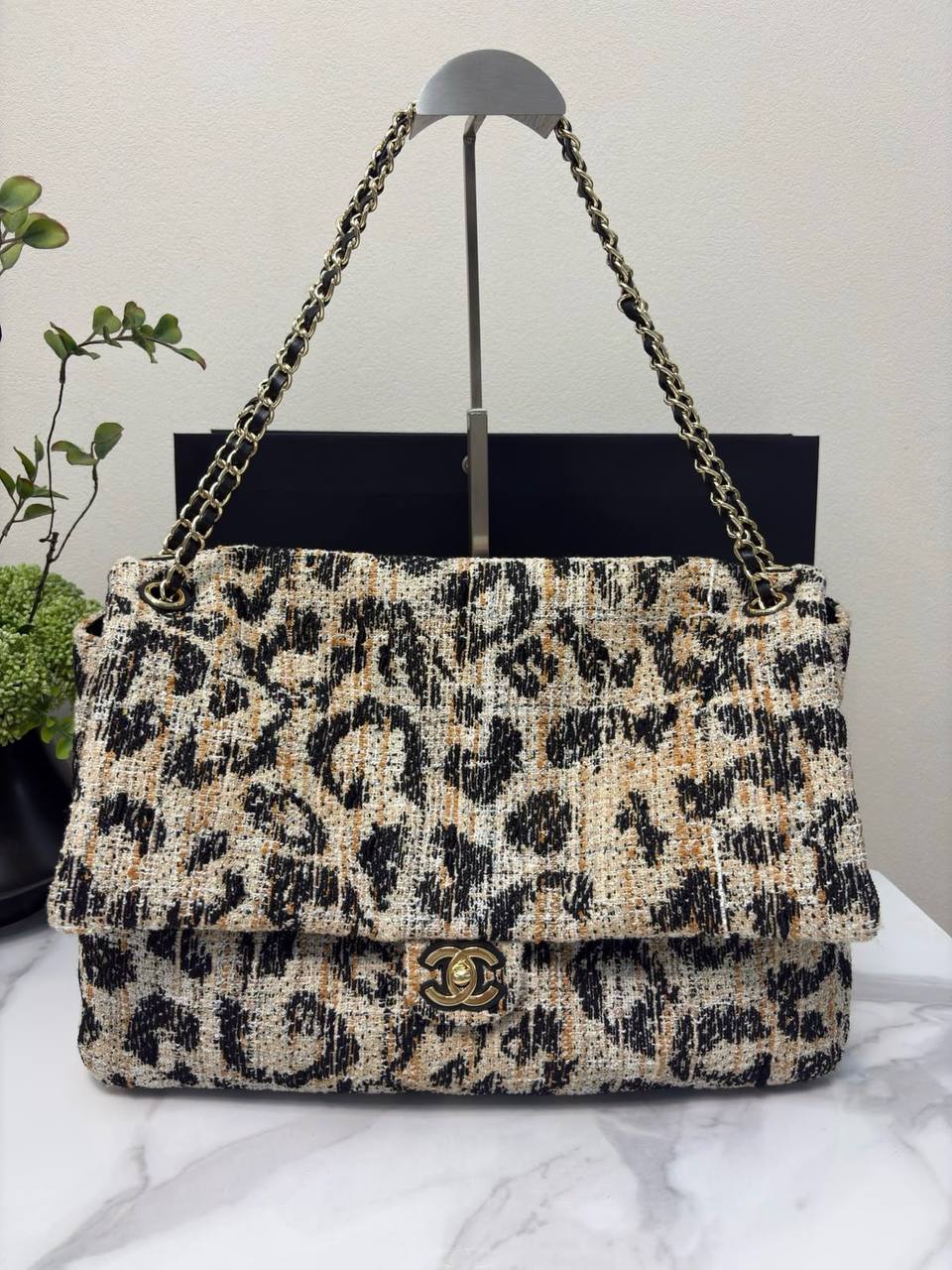 Chanel 

new arrival 

38cm=270 dhs🇦🇪🇦🇪
32cm=250 dhs🇦🇪🇦🇪

Zain228
♥️♥️♥️