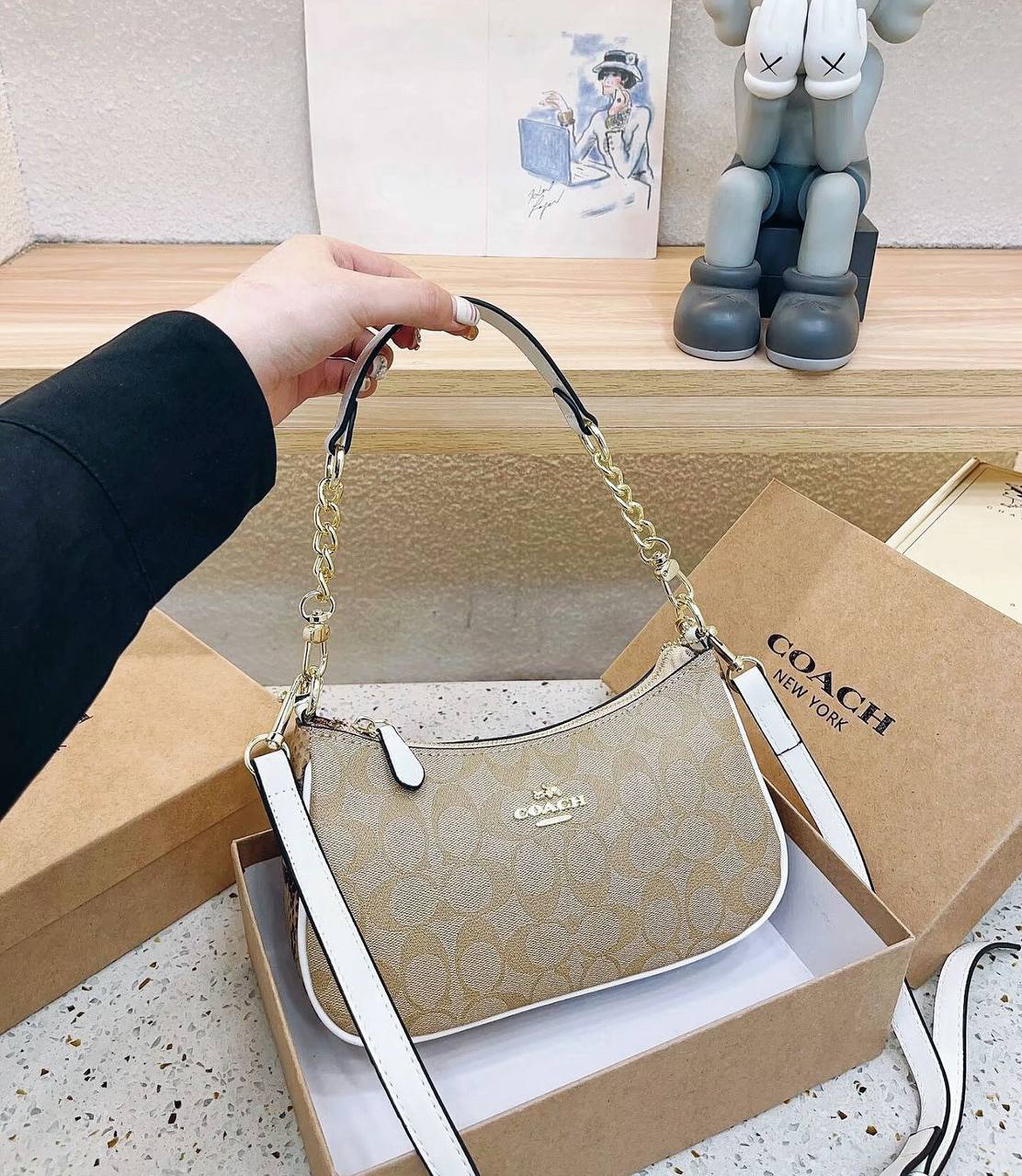 COACH 
 GOOD QUALITY 
WITH BOX
🎁🎁🎁

95 dhs✅

Zain39
♥️♥️♥️