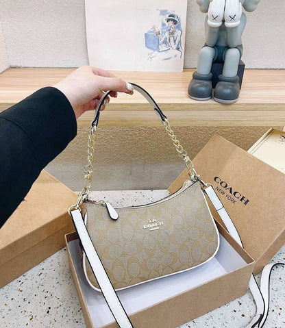 COACH 
 GOOD QUALITY 
WITH BOX
🎁🎁🎁

95 dhs✅

Zain39
♥️♥️♥️