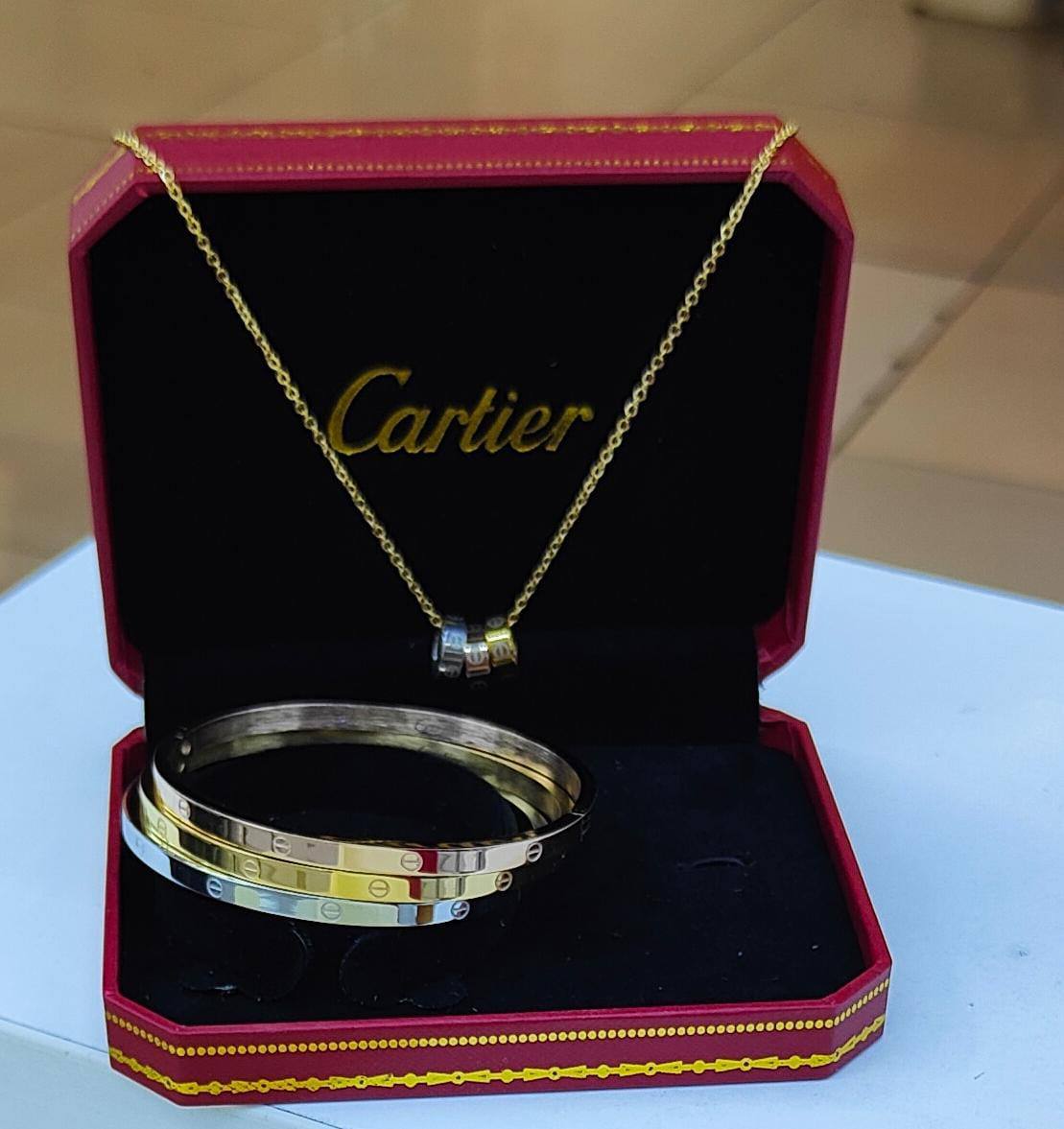 Cartier Set
70 dhs🇦🇪🇦🇪
with box 

Zain25
♥️♥️♥️