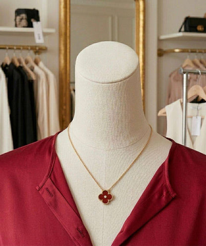 Van Cleef & Arpels 🖤
* Alhambra 1 Motif Limited Edition  Necklace ⬆️
* ⁠↗️ *Super Master Quality ®️*
For Price 👇 WTSP Text Zain 0568585901

Zain106
♥️♥️♥️