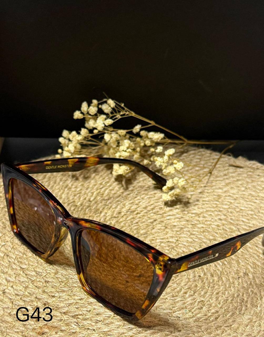 GENTLE MONSTER 👿 *

Sunglasses 🕶️ 

Copy one 

With master box 📦 
50 dhs✅

Zain216
♥️♥️♥️