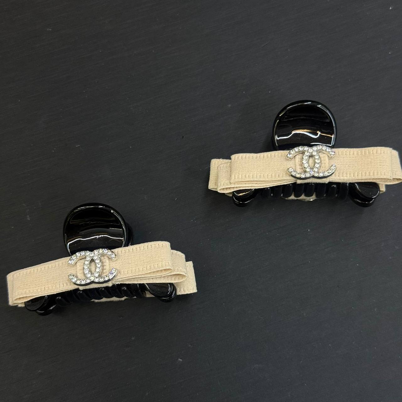 Hair clip 🦋
one pc 20 dhs🪙💕
2 pc 30 dhs🪙💕

Zain216
♥️♥️♥️