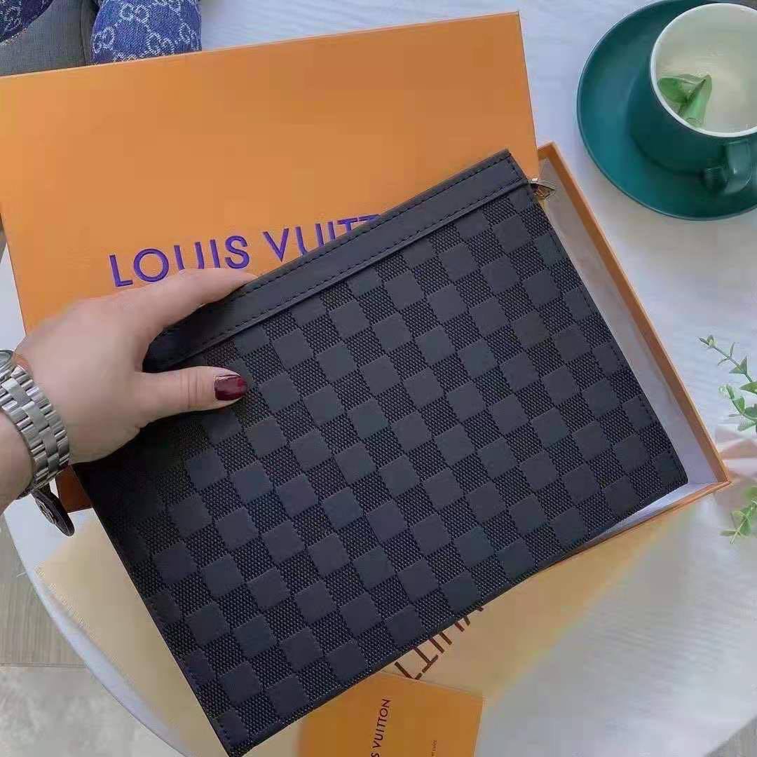 Lv  
Gucci

clutch bag

With box 
80 dhs🇦🇪🇦🇪

Zain50
♥️♥️♥️