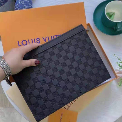 Lv  
Gucci

clutch bag

With box 
80 dhs🇦🇪🇦🇪

Zain50
♥️♥️♥️