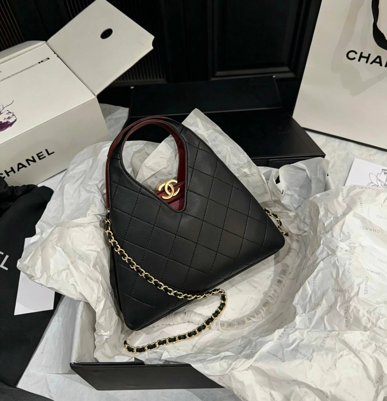 CHANEL
MASTER QUALITY 
WITH BOX 
320 dhs🇦🇪🇦🇪

Zain295
♥️♥️♥️