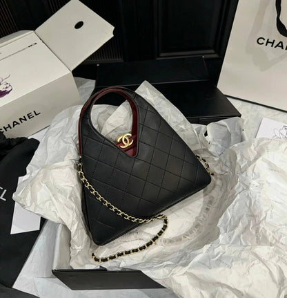 CHANEL
MASTER QUALITY 
WITH BOX 
320 dhs🇦🇪🇦🇪

Zain295
♥️♥️♥️