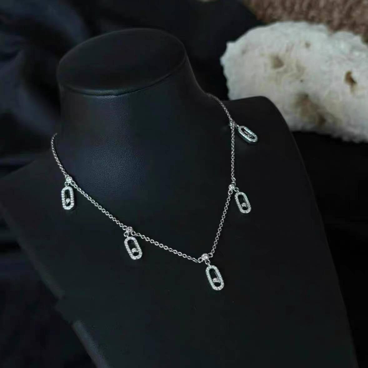 Messika 🌊*
Necklace 🦋
Earring❤️‍🔥
Master quality 💯
With normal boxes 📦 
80 dhs✅
With master box 🗃️ 
120 dhs✅

Zain216
♥️♥️♥️