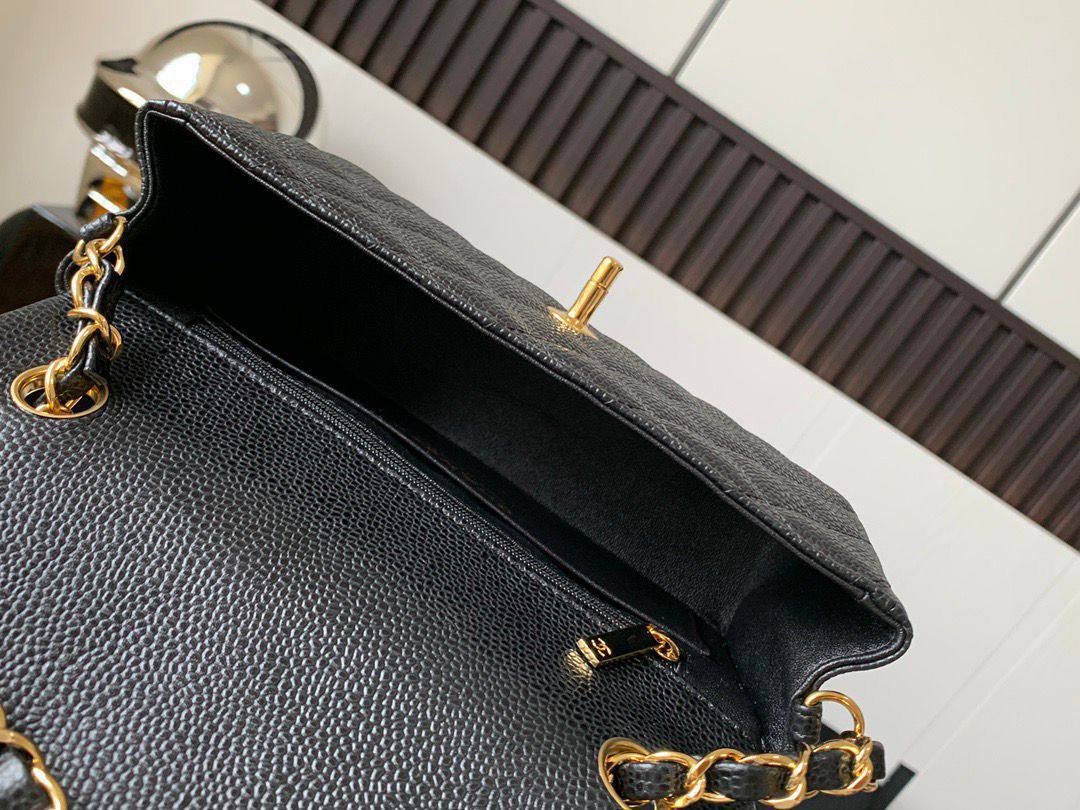 CHANEL 
GOOD QUALITY 
WITH BOX 
🎁🎁🎁

100 dhs✅
Size:22cm

Zain295
♥️♥️♥️