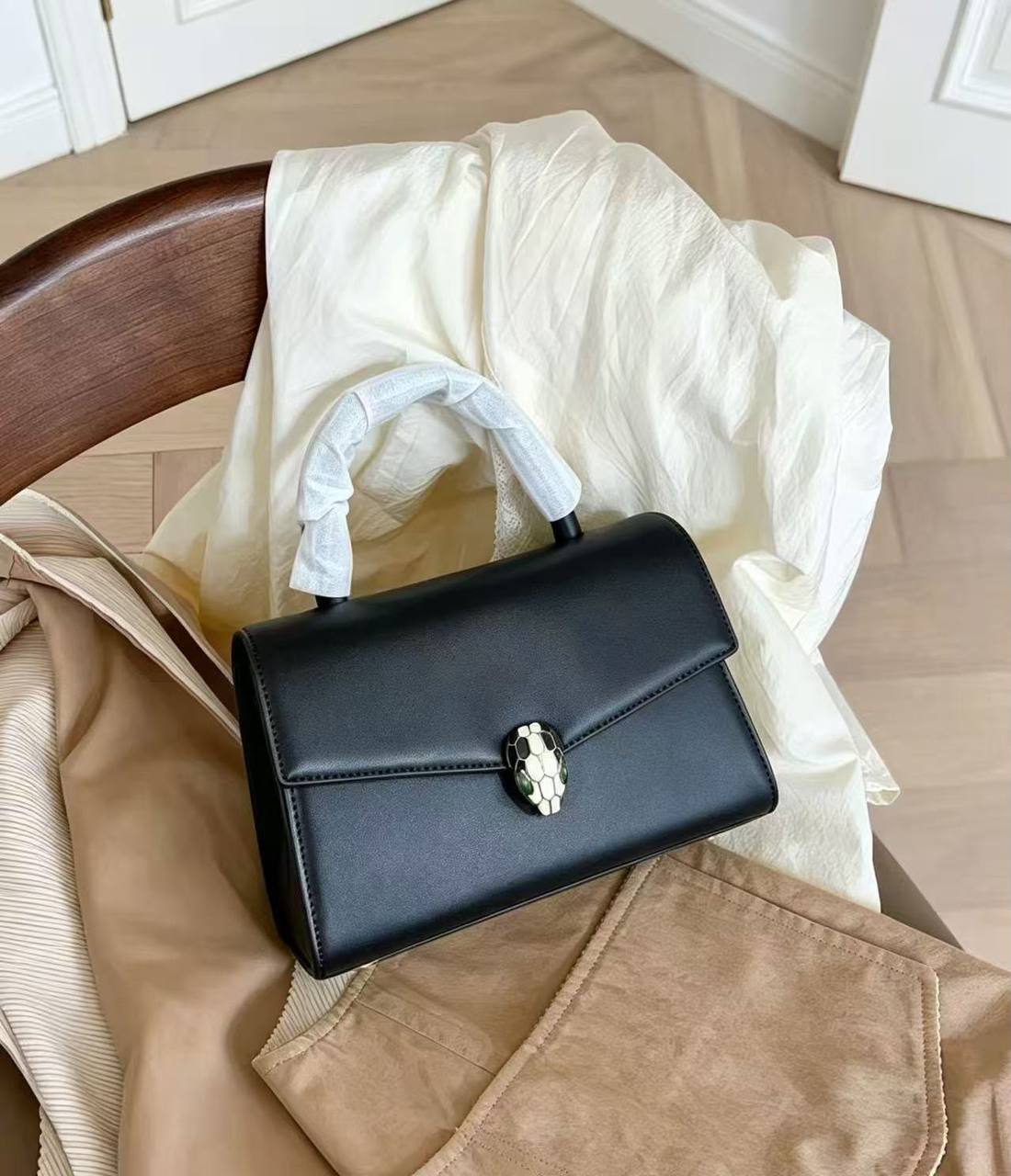 Bvlgari
100 dhs🇦🇪🇦🇪
WITH BOX 🎁

Zain169
♥️♥️♥️