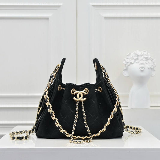 Chanel
Master
22cm Mini suede material
350 dhs🪙🌨️

Zain228
♥️♥️♥️