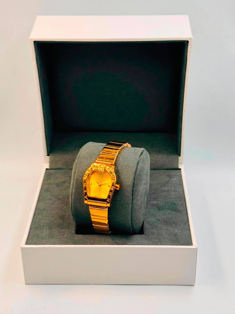 Aigner Ladies 

available
55 dhs🇦🇪🇦🇪

Zain08
♥️♥️♥️