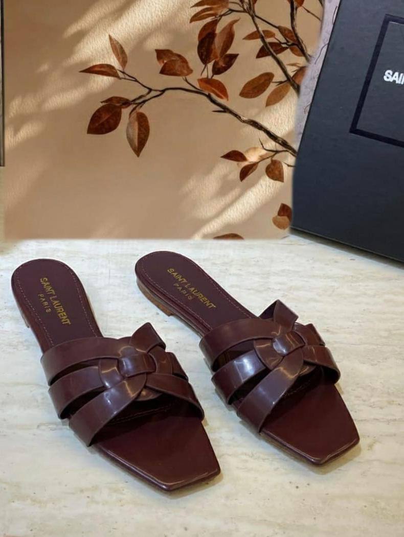 YSL 
☘️ *SIZE  36  to 41 ☘️                                                                                                       
190 dhs🪙💕

Zain224
♥️♥️♥️