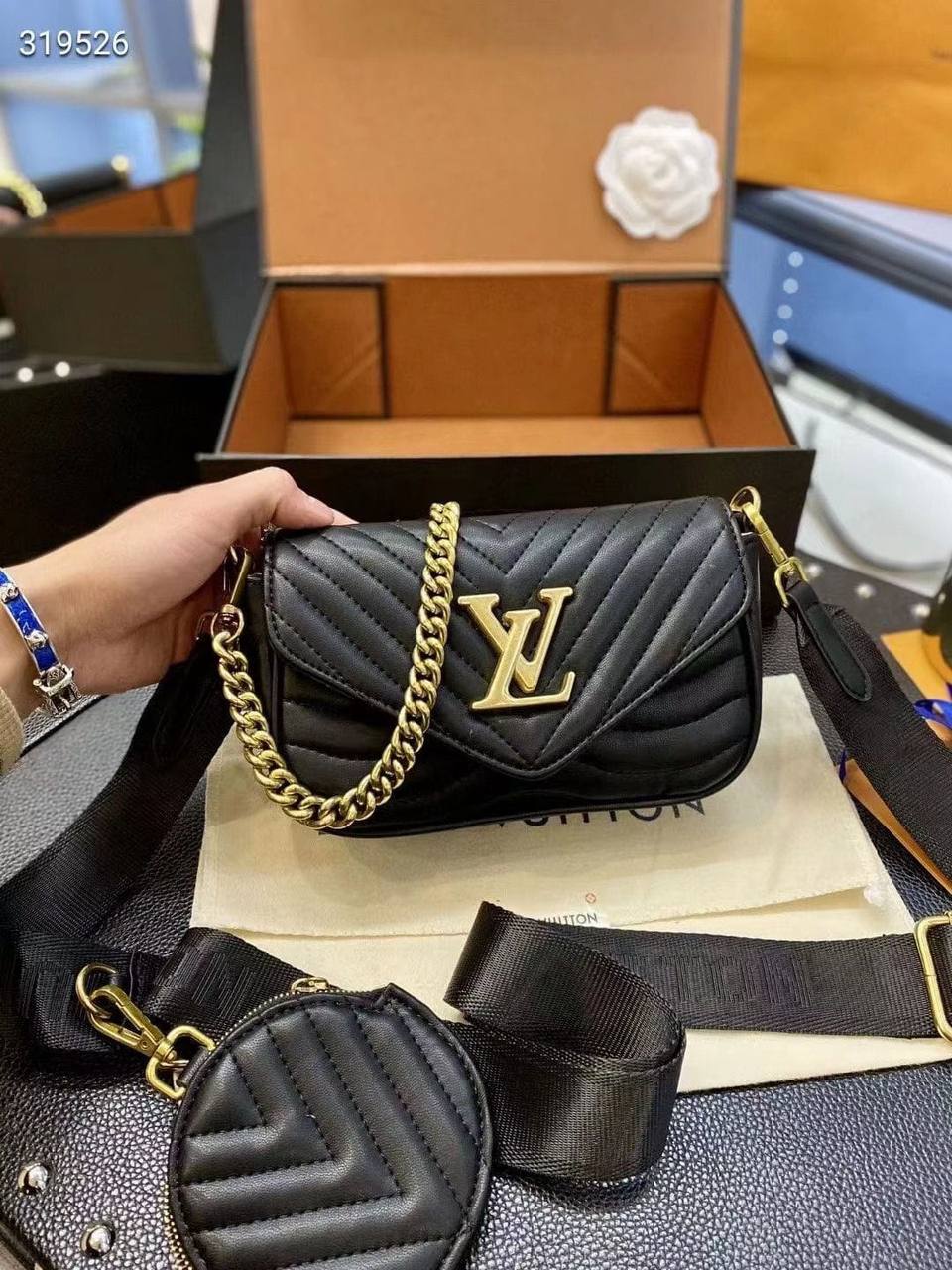 LV 
95 dhs🌺 
with box
🎁🎁🎁

Zain235
♥️♥️♥️