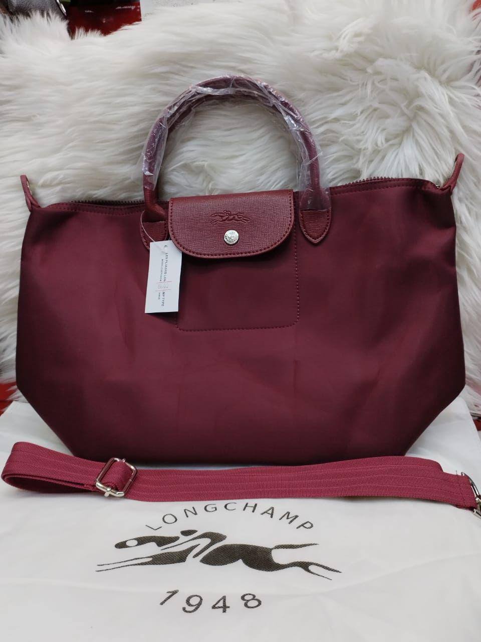 LongChamp 
Hight Quality 
Size: 44*28cm
75 dhs✅

Zain115
♥️♥️♥️