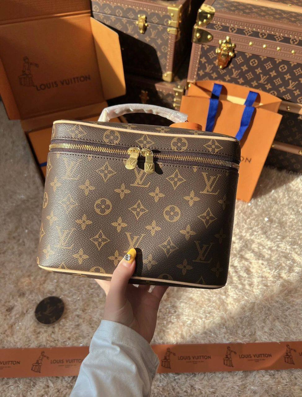 LV
big  110 dhs🇦🇪
size 35×9×19cm
medium 100 dhs🇦🇪
size 22×8.5×14cm
small  95 dhs🇦🇪
size 17×8.5×9.5cm
with box🎁🎁🎁
New Stock💓💓💓

Zain213
♥️♥️♥️