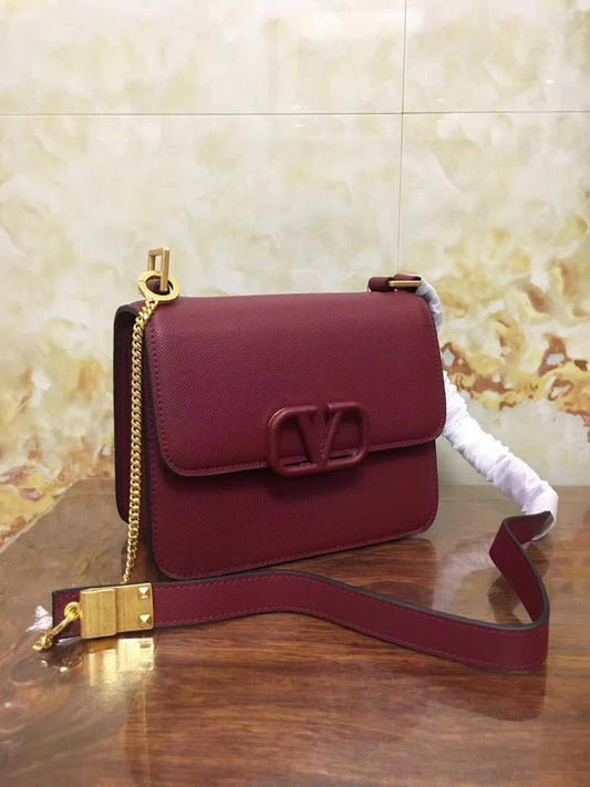 VALENTINO 

95 dhs🗽

with box
🎁🎁🎁

Zain90
♥️♥️♥️