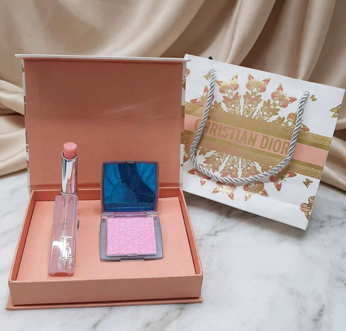 Dior box

70 dhs🇦🇪🇦🇪

Zain64
♥️♥️♥️