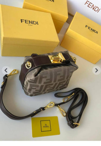 Fendi

90 dhs✅

high quality

 With box
🎁🎁🎁

Zain26
♥️♥️♥️