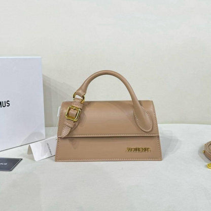 JACQUEMUS 
RESTOCK 
GOOD QUALITY 
WITH BOX 

100 dhs🇦🇪🇦🇪

SIZE: 20cm

Zain295
♥️♥️♥️