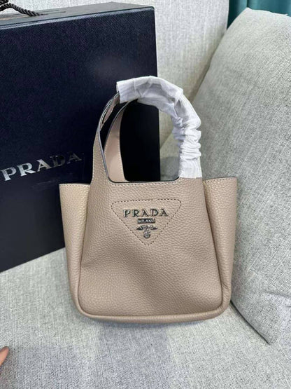 Prada 
85 dhs💓
 
Zain235
♥️♥️♥️