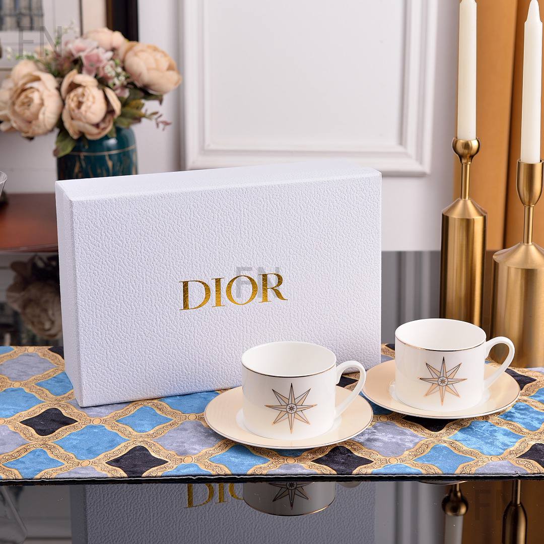 Branded mugs set

130 dhs 
set 4 pc 

with box🎁🎁🎁

Zain205
♥️♥️♥️