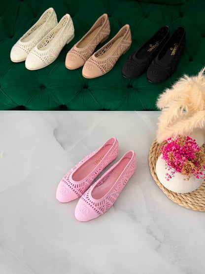 Chanel 
Vip quality 
Size:36 to 41
450 dhs🇦🇪🇦🇪

Zain113
♥️♥️♥️