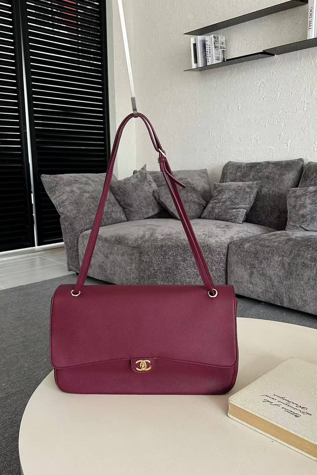 Chanel

38cm 

125 dhs🇦🇪🇦🇪

Zain143
♥️♥️♥️