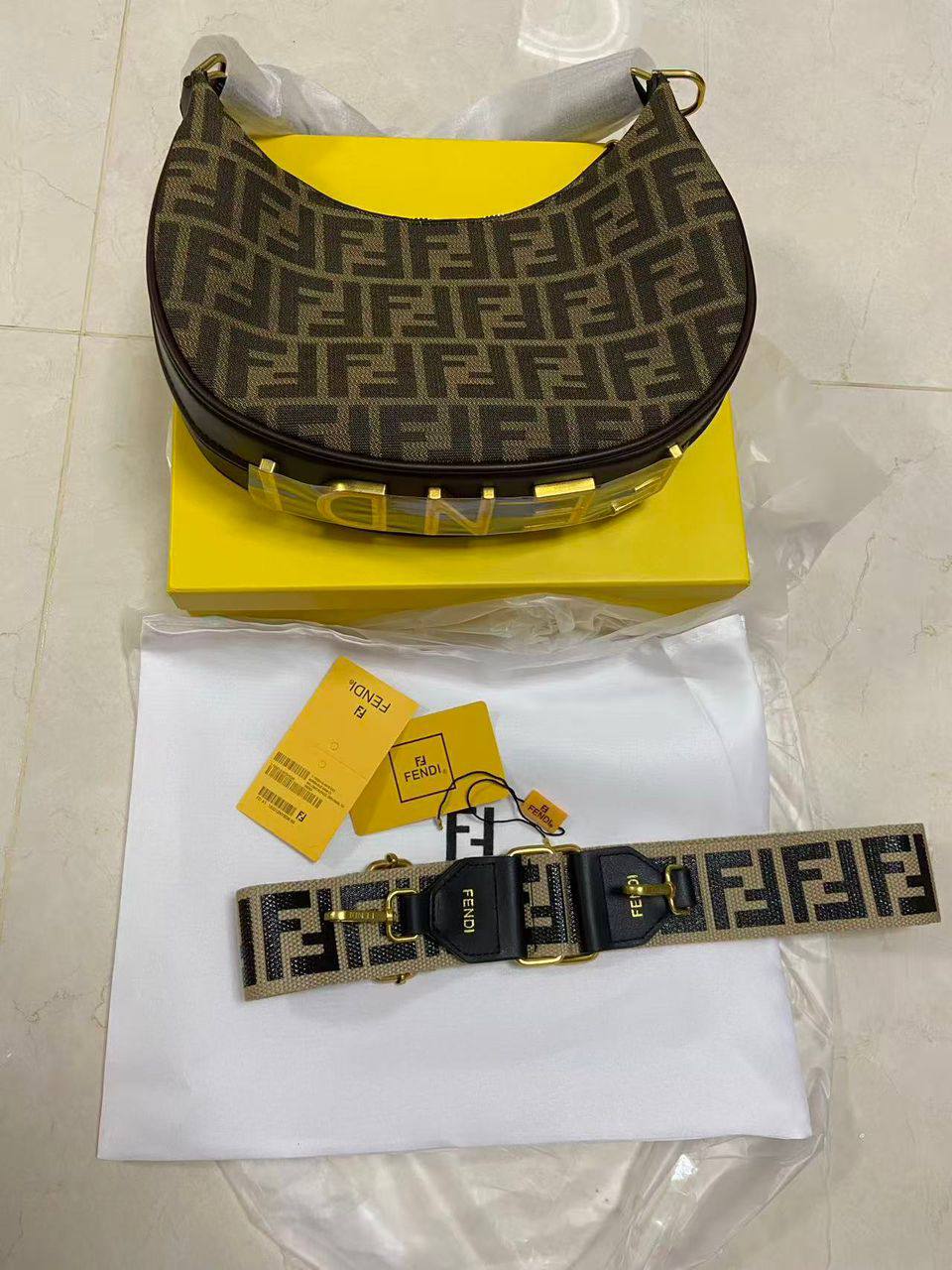 Fendi
100 dhs🌺
SIZE：big
Good-quality 

with box
🎁🎁🎁

Zain35
♥️♥️♥️