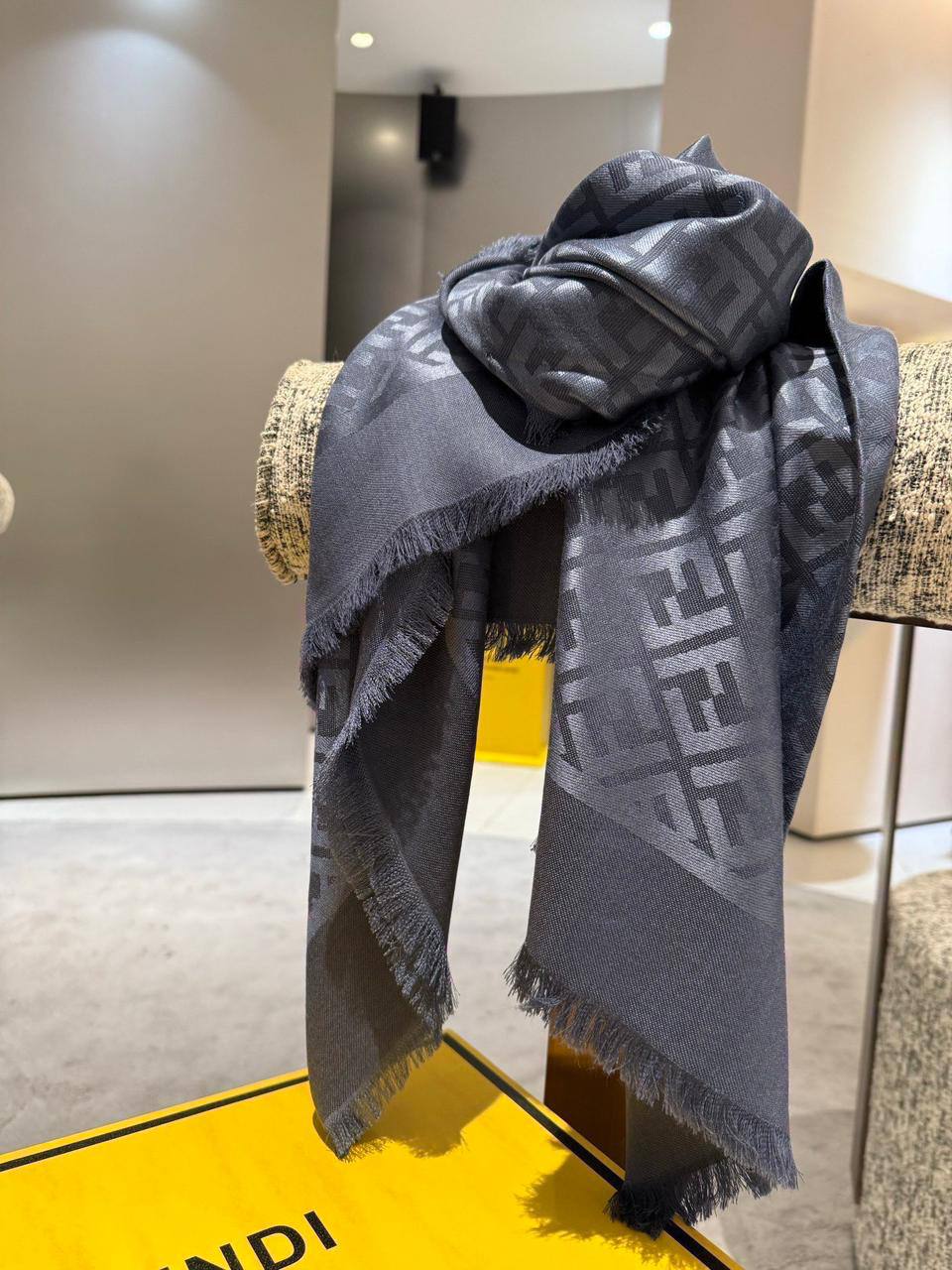 Scarf Master
💙*NEW FENDI*💙
💙*VIP QUALITY*💙
380 dhs✅

Zain281
♥️♥️♥️