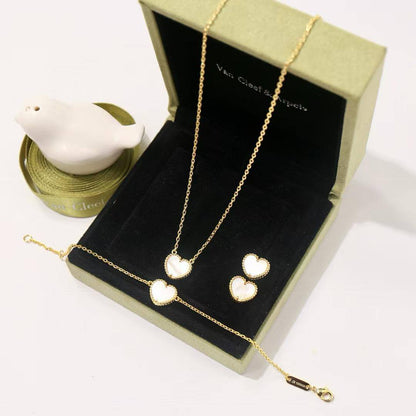 VCA set* 🍁
Necklace 
Earrings 
Bracelet 
*Master quality* 🌿

105 dhs🪙🌨️
normal box
🎁🎁🎁

Zain48
♥️♥️♥️