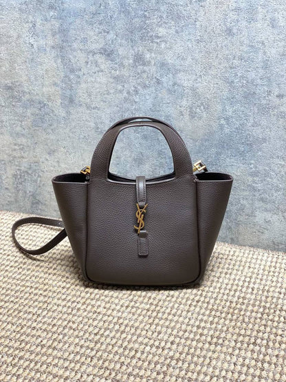 YSL Le 5 Á 
Baby Bea tote bag✅*
*Size 18 cm*
For Price 👇 WhatsApp✅
0568585901 
0507557372
0552275751 Owner Zain 👌

Zain274
♥️♥️♥️