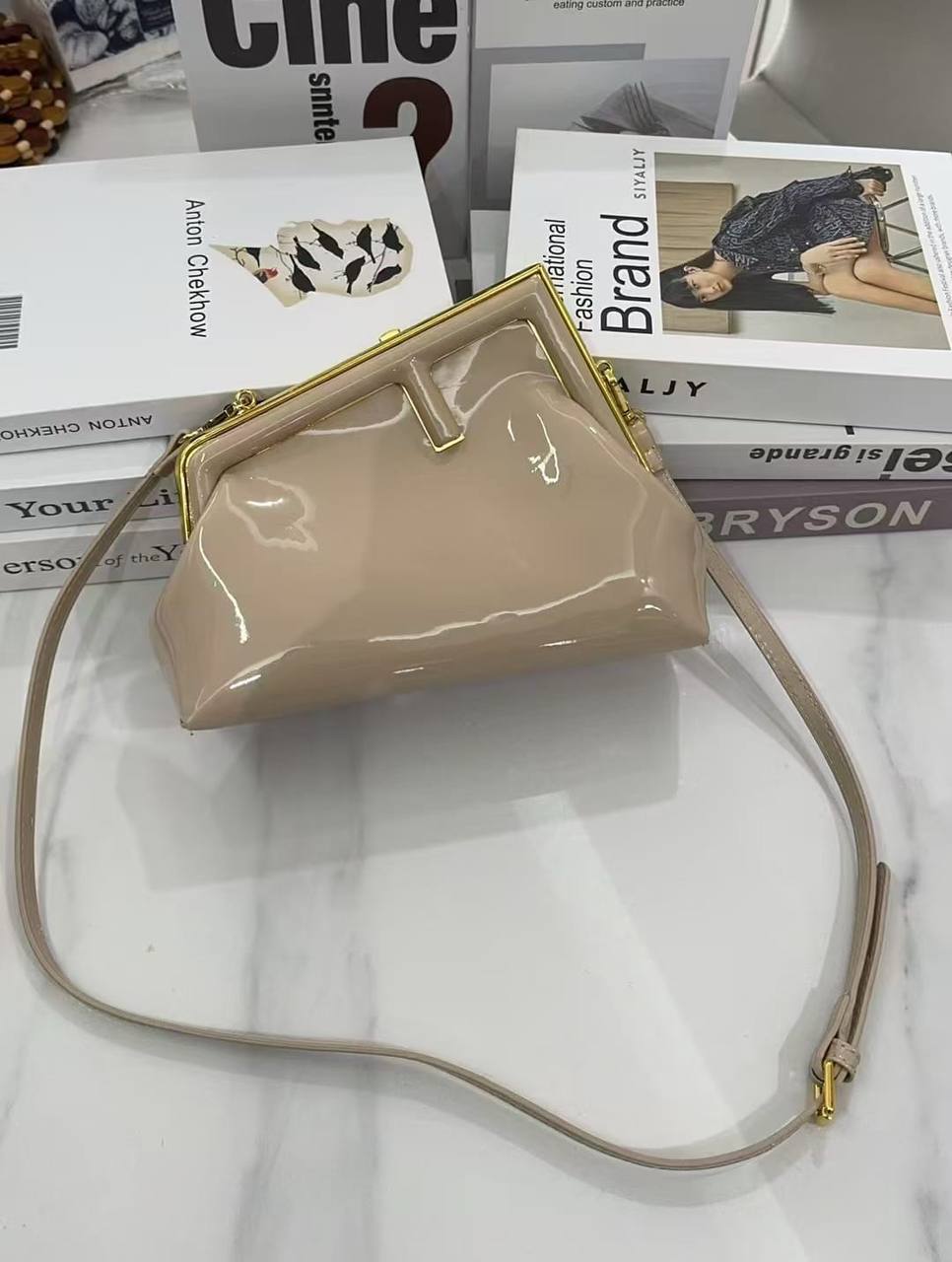 Dior
120 dhs✅

with box
🎁🎁🎁

Zain235
♥️♥️♥️