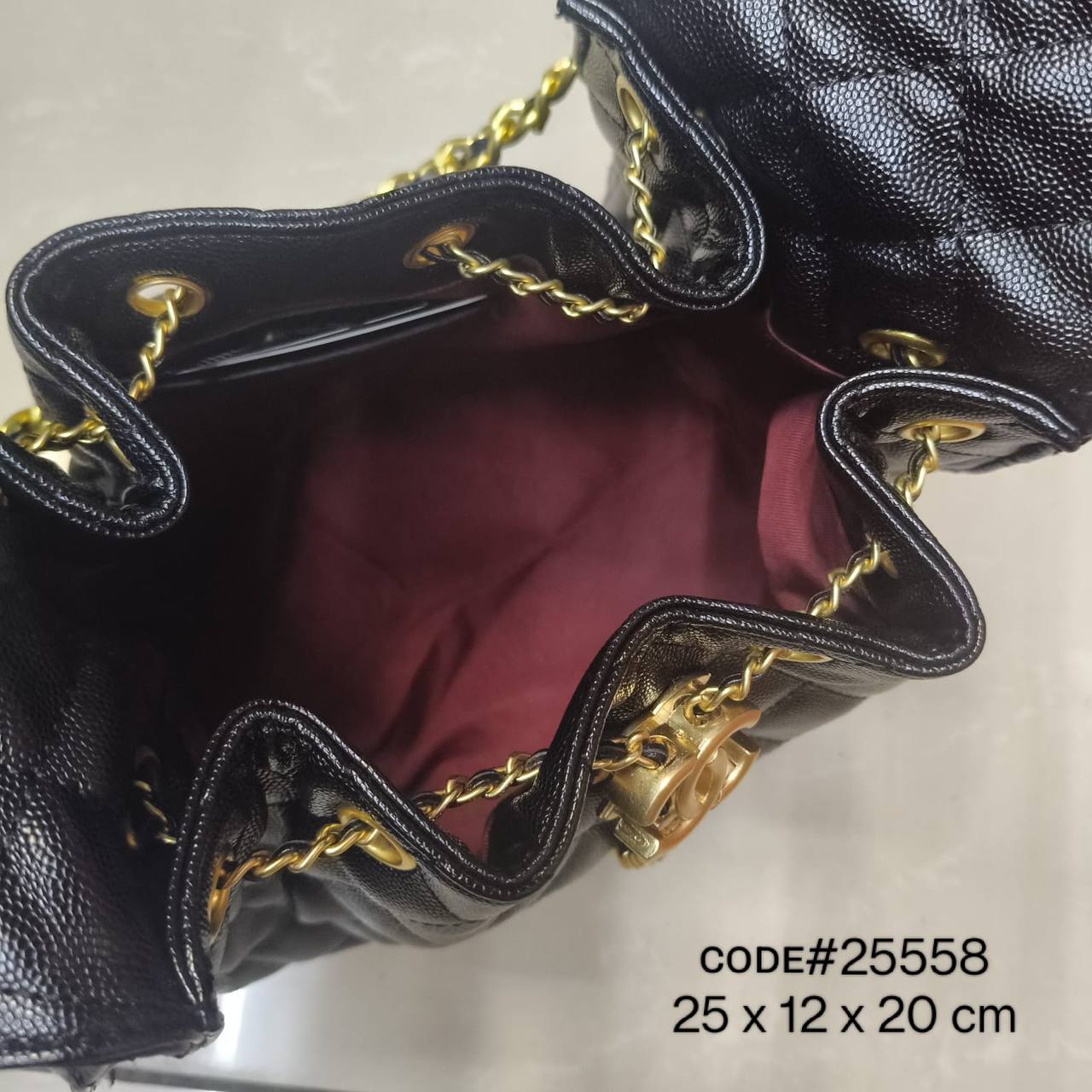 CHANEL 25 ʜᴏʙᴏ ʙᴀɢ
ᴄʀᴀғᴛᴇᴅ ғʀᴏᴍ ɢʀᴀɪɴᴇᴅ
ᴄᴀʟғsᴋɪɴ ɢᴏʟᴅ ʜᴀʀᴅᴡᴀʀᴇ
sɪᴢᴇ : 25 cm
ᴡɪᴛʜ BOX

105 dhs✅

Zain31
♥️♥️♥️