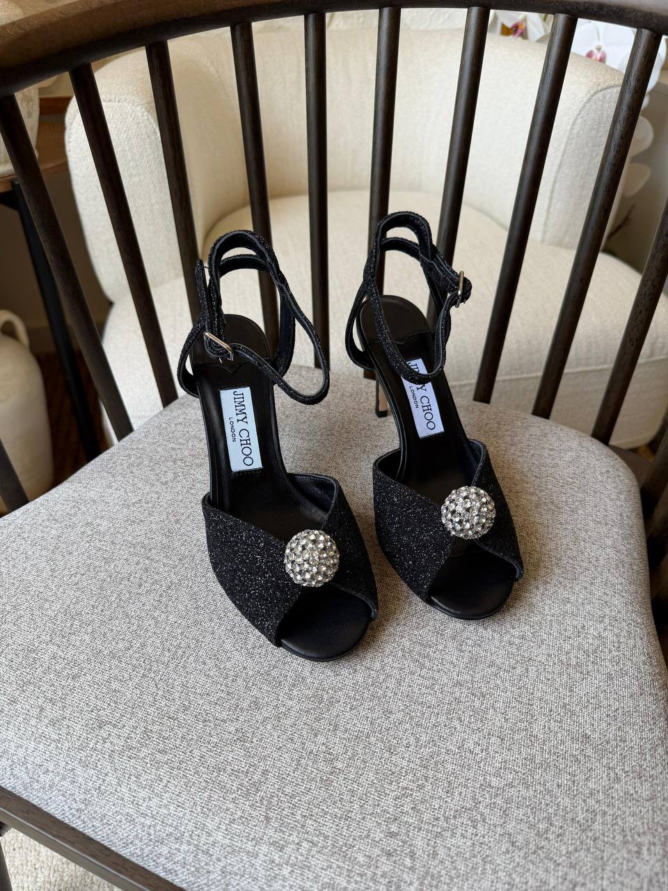 Jimmy Choo
𝑨𝑨𝑨 𝑸𝑼𝑨𝑳𝑰𝑻𝒀👌👌
𝑺𝑰𝒁𝑬 {35 𝒕𝒐 42}
550 dhs✅

Zain81
♥️♥️♥️
