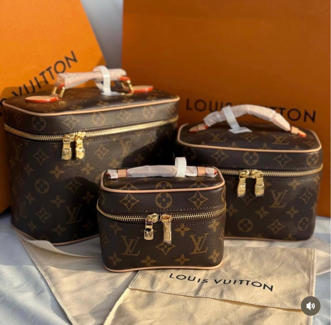 LV
1set 

high quality 
With box

270 dhs🇦🇪🇦🇪

Zain26
♥️♥️♥️