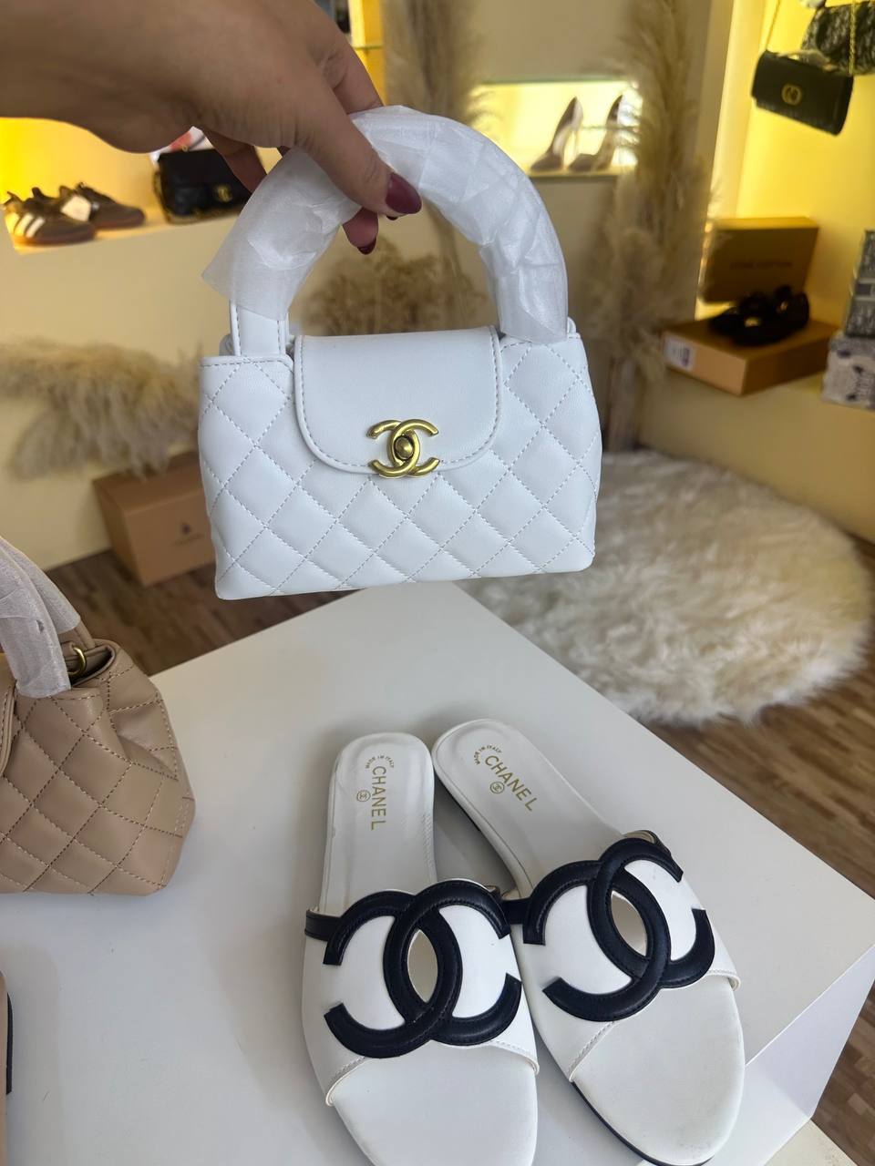 Chanel offer 

Slipper + bag
With boxes

190 dhs

Zain4421 

♥️♥️♥️
Zc