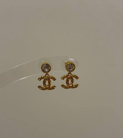 CHANEL
Earring✨
Master quality 💯
With normal boxes 🗃️ 
45 dhs✅

With master box 📦 
60 dhs✅

Zain216
♥️♥️♥️