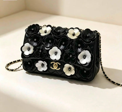 Chanel
130 dhs✅
Super good quality with box

Zain35
♥️♥️♥️