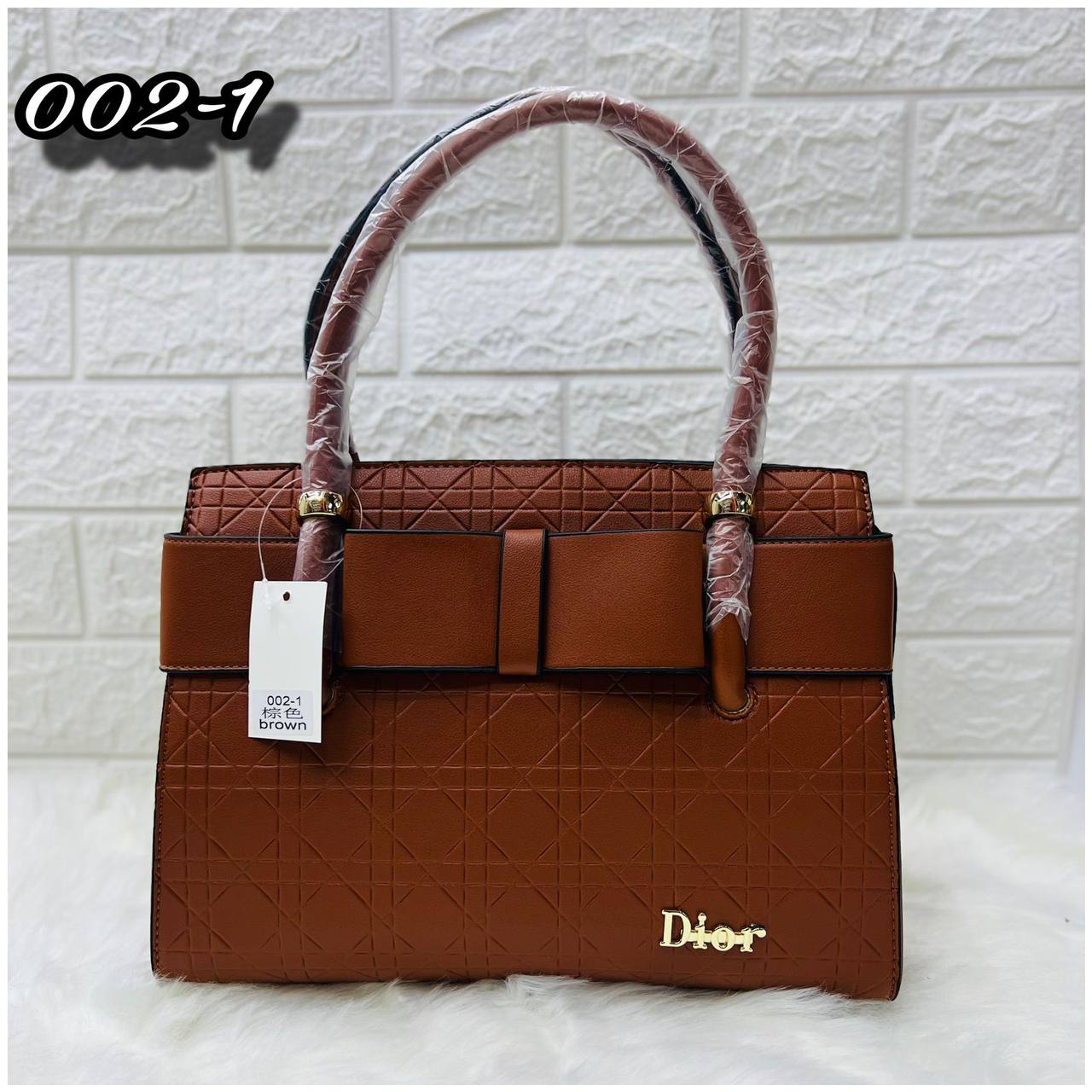 Dior with Wallet 
110 dhs🪙🌨️

Zain232
♥️♥️♥️