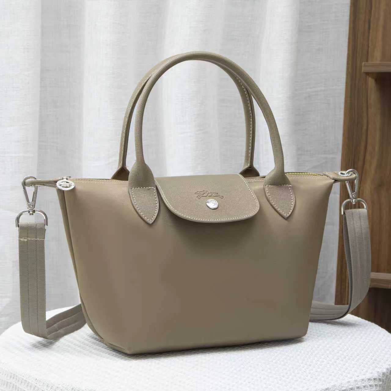 LONG CHAMP 
GOOD QUALITY 
55 dhs💓

Zain40
♥️♥️♥️