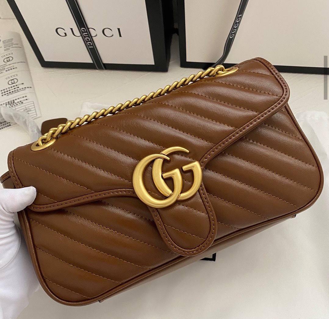 Gucci
95 dhs✅
with box

Zain235
♥️♥️♥️