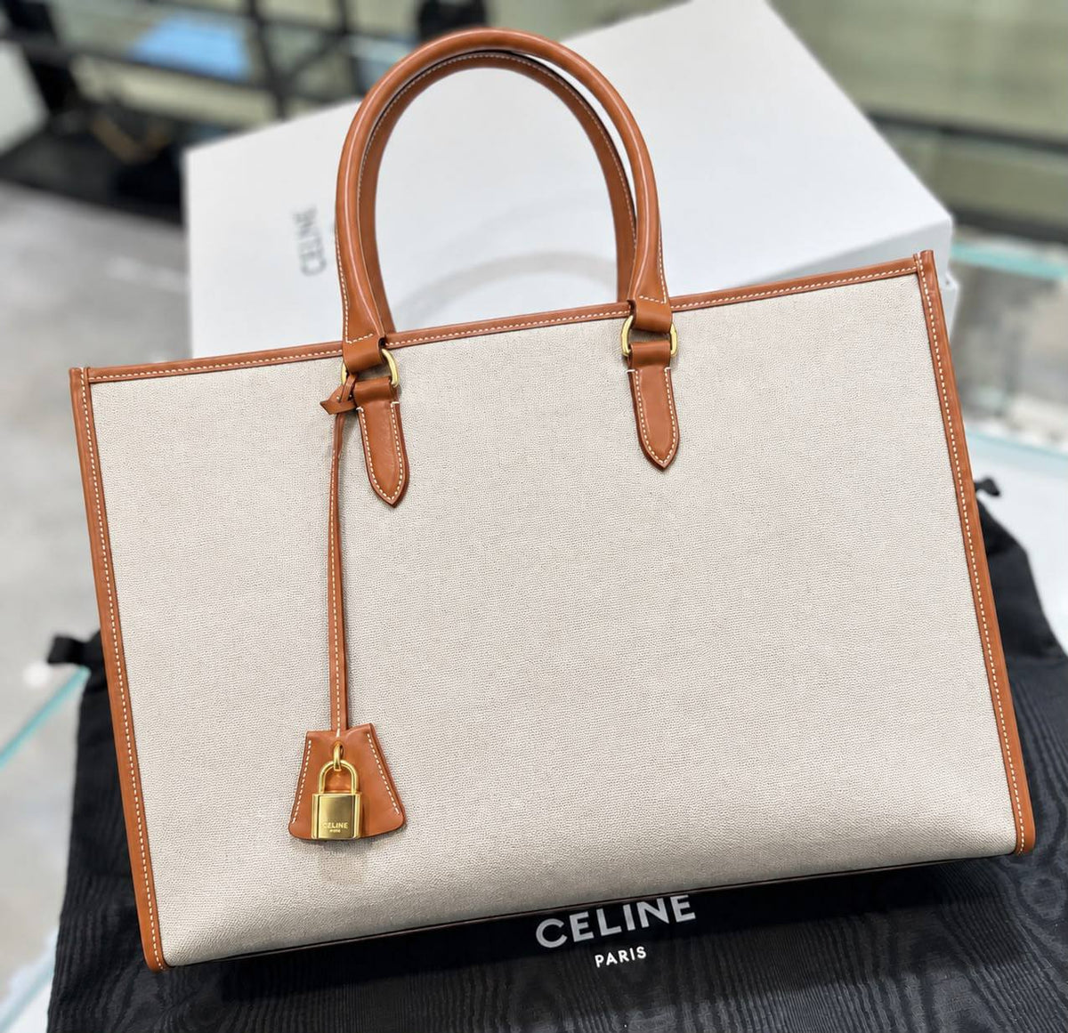 CELINE 

NEW CAME 

GOOD QUALITY 

100 dhs🇦🇪🇦🇪

Zain295
♥️♥️♥️