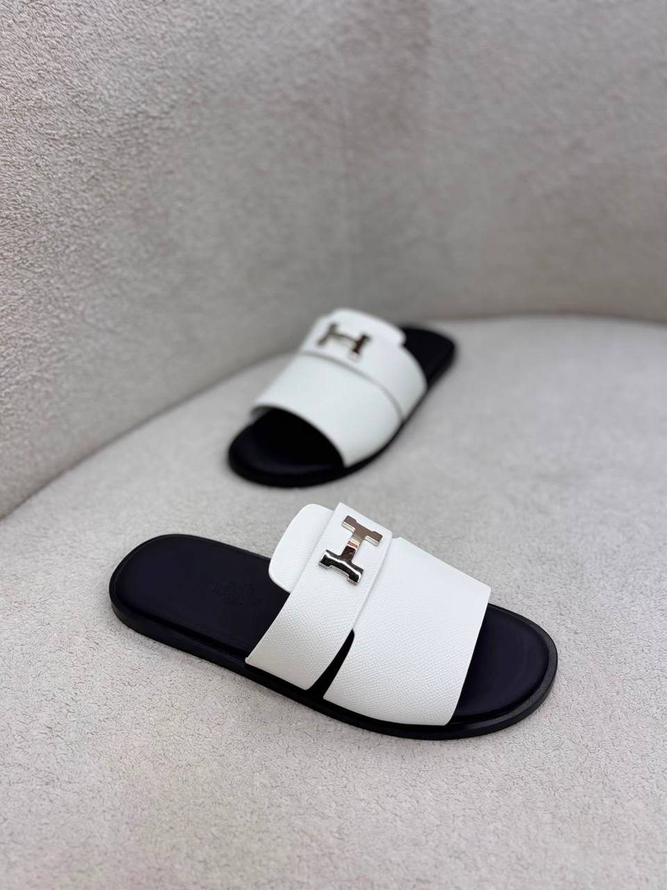 Hermes
110 dhs✅
Size 40-46

Zain55
♥️♥️♥️