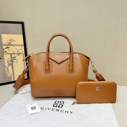 Ginenchy
GOOD QUALITY 
115 dhs✅

Zain200
♥️♥️♥️