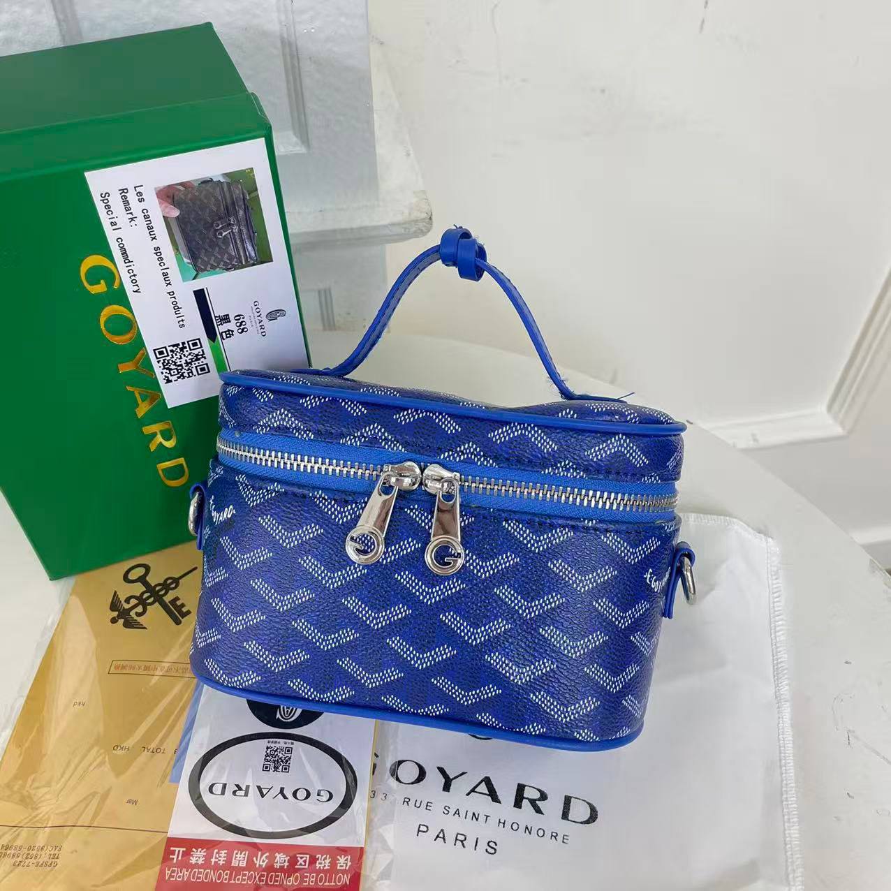 GROYRD

90 dhs🪙🌨️

Size    18×11.5x9cm
withbox  
🎁🎁🎁

Zain04
♥️♥️♥️