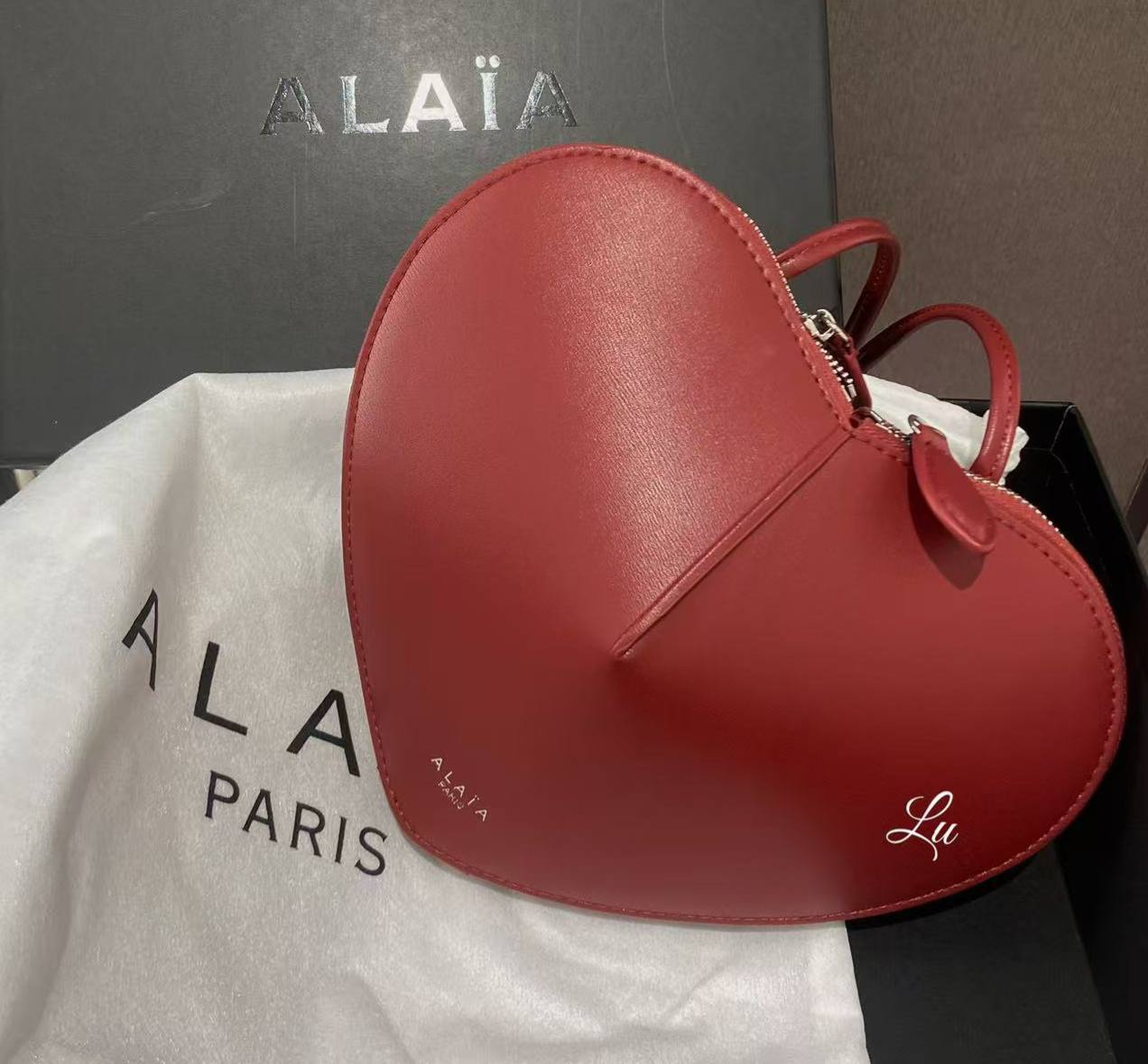 Alaia
110 dhs✅
Best  quality

with box
🎁🎁🎁

Zain74
♥️♥️♥️