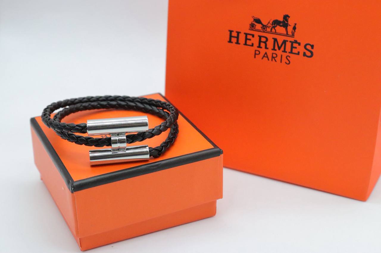 Bracelet 
55 dhs💓
+Box and paper bag🎁

Zain33
♥️♥️♥️