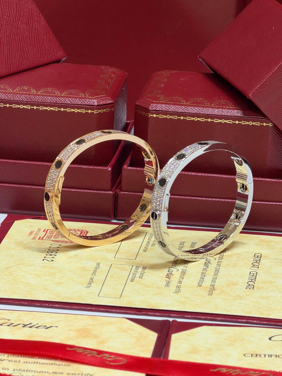 Cartier Love bangle’s , specifically a diamond-paved model*
 Latest Collection  😍
<Bangle’s
Colour:- Rose Gold and Silver
For Price 👇 WTSP Text Zain 0568585901

Zain268
♥️♥️♥️